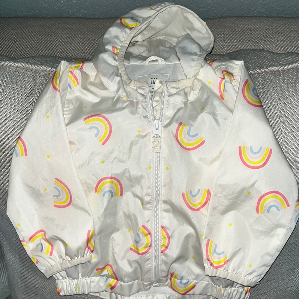 Toddler girls Baby Gap light weight hooded jacket with rainbow 🌈 pattern.
